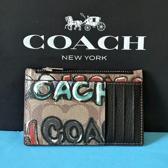 Coach Red&Mint, Serf Zip Card Case Graffiti Signature Canvas $150 - Picture 1 of 3